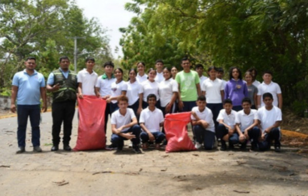 MARENA realiza jornada de limpieza en playas de León y Bilwi