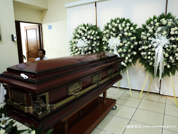 Brooklyn Rivera fue despedido en acto religioso junto a familiares y autoridades