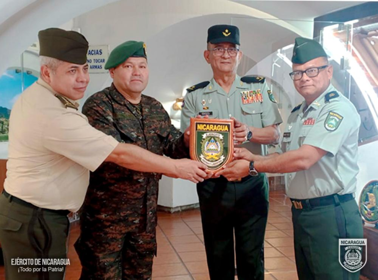 Ejército de Nicaragua entrega piezas museológicas a Guatemala