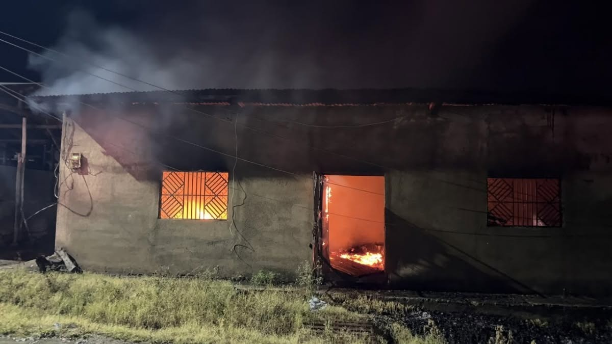 Incendio en Jalapa: fogón mal apagado arrasa bodega
