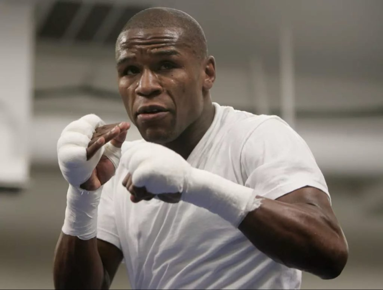 Acusan a Floyd Mayweather Jr. de emitir cheque sin fondos para comprar reloj