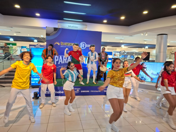 La Curacao y RadioShack premian a ganadores de «El Pase Mundialista»