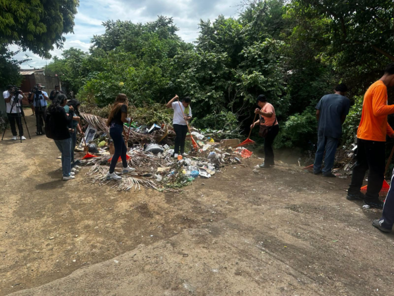 Alcaldía y pobladores recolectan 200 metros cúbicos de desechos sólidos en Villa Libertad