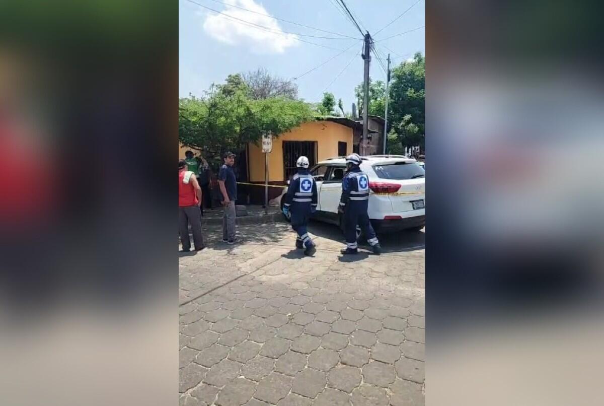 Lea Paola Arauz Larios, una servidora pública de 41 años, murió prensada por una camioneta contra la pared de una vivienda en Somoto
