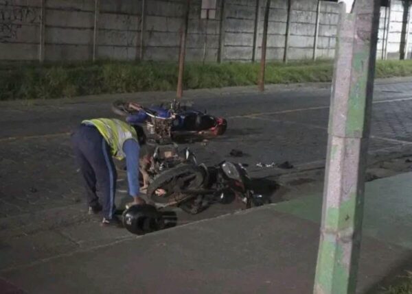 2 motociclistas graves tras choque frontal en Ticuantepe