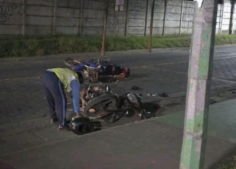 2 motociclistas graves tras choque frontal en Ticuantepe