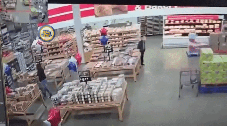 Colapsa techo de supermercado en Estados Unidos