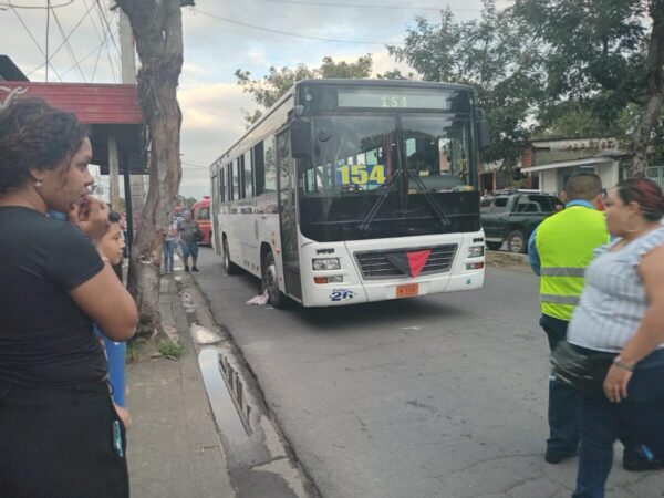 Video: Yadira Lacayo muere arrollada por bus en Larreynaga, Managua