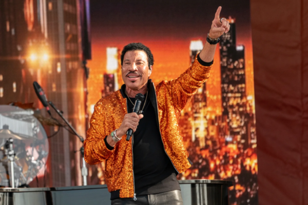 Lionel Richie regresa a los escenarios tras superar un episodio de mareos