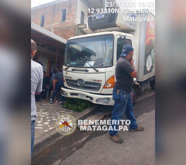 Camión sin frenos en Matagalpa deja tres lesionados y daños materiales