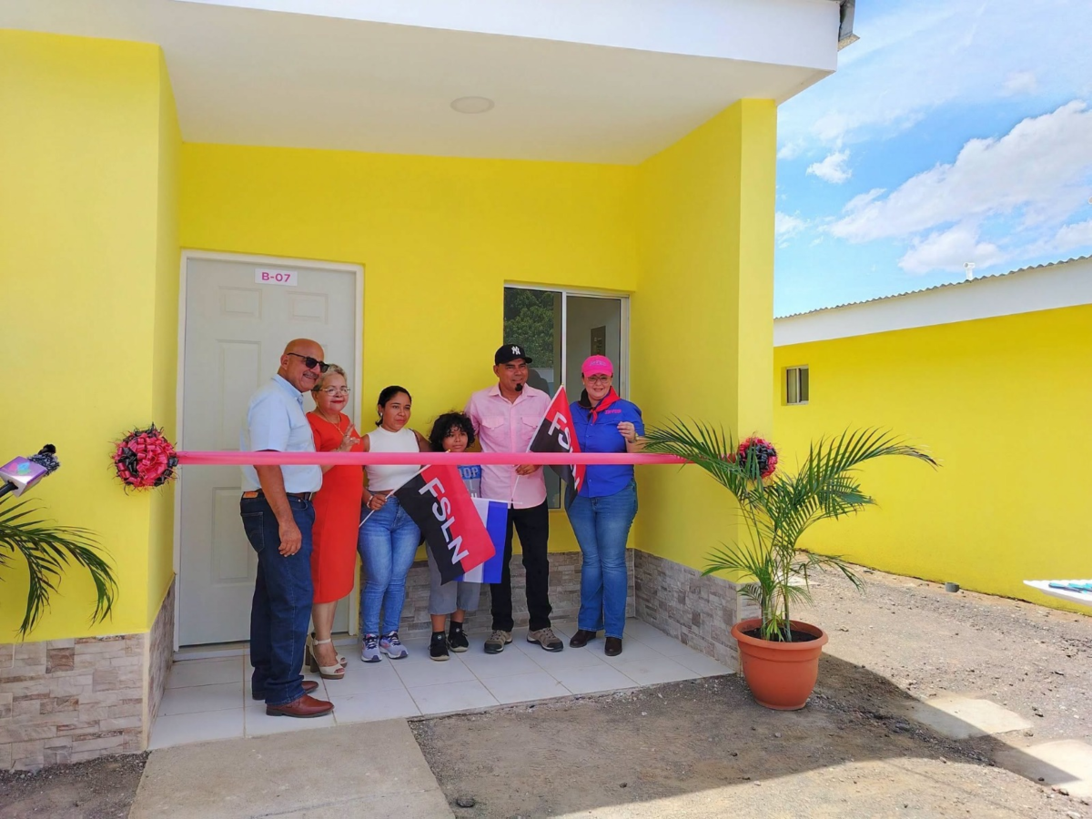 Entregan 75 nuevas viviendas a familias en Chinandega