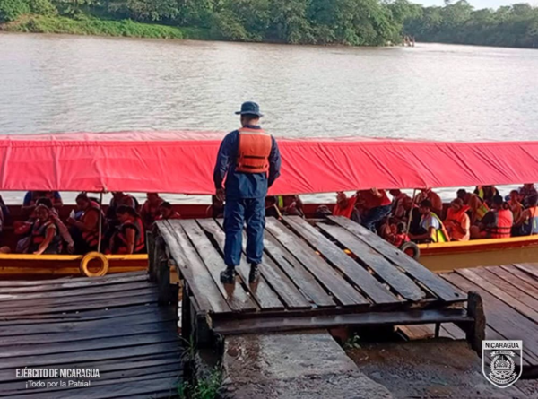 Fuerza Naval protege y revisa flota pesquera en puertos del país