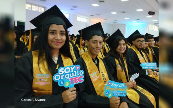 302 jóvenes se gradúan como bachilleres técnicos en contabilidad en Managua