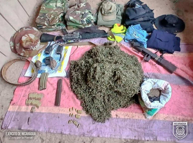 Ejército de Nicaragua retiene a 3 sujetos con armamento, pertrechos y marihuana en Siuna
