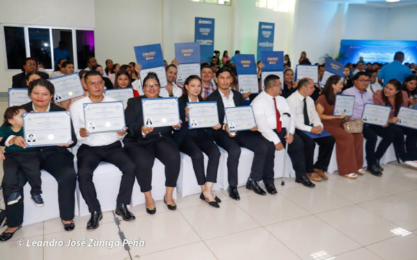 487 docentes se gradúan en INATEC tras año y medio de formación