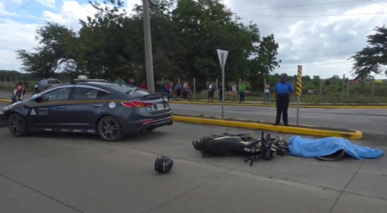 Taxista invade carril y mata a motociclista en cruce de Villa Jerusalén