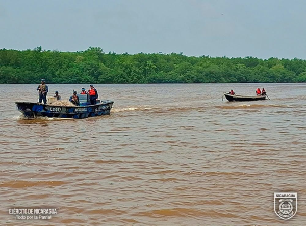 Fuerza Naval rescata a tres náufragos frente a Bluefields