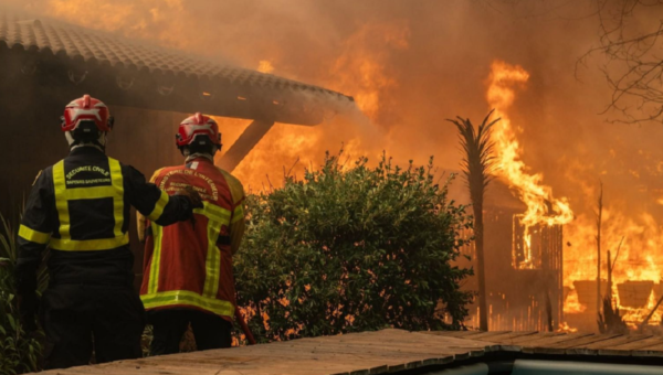 Masivos incendios forestales arrasan España y Francia