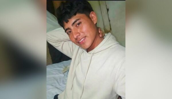 Muchacho se mata al derrapar en moto y estrellarse contra árbol en Pantasma