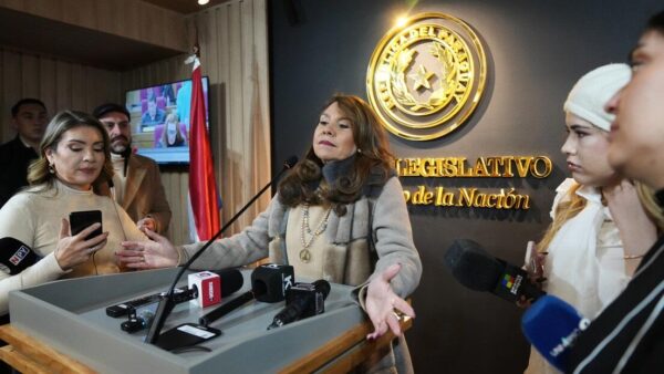 «Acá ya le metimos preso a Ronaldinho»: Senadora paraguaya Celeste Amarilla sigue amenazando a Mbappé