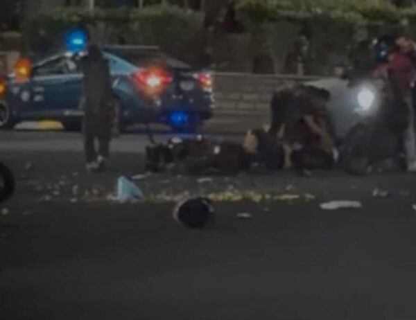 Dos motociclistas lesionados tras choque en Plaza Las Victorias, Managua