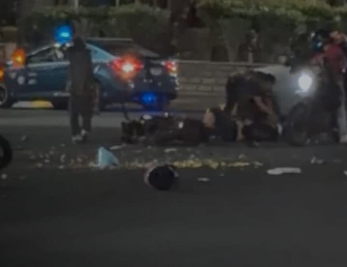 Dos motociclistas lesionados tras colisión en Plaza Las Victorias