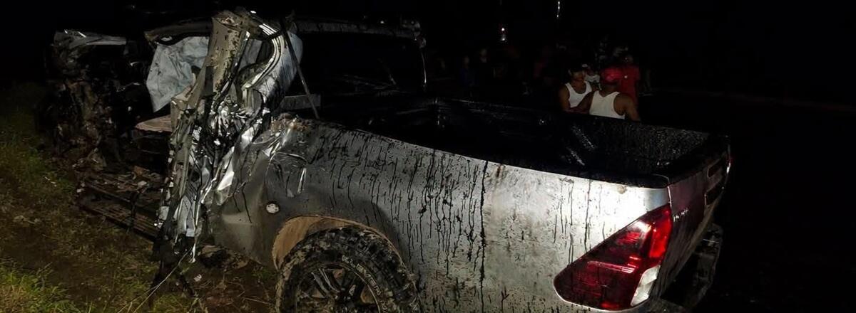Un peatón, un pasajero y un camionero fallecen en aparatoso accidente en Río Blanco