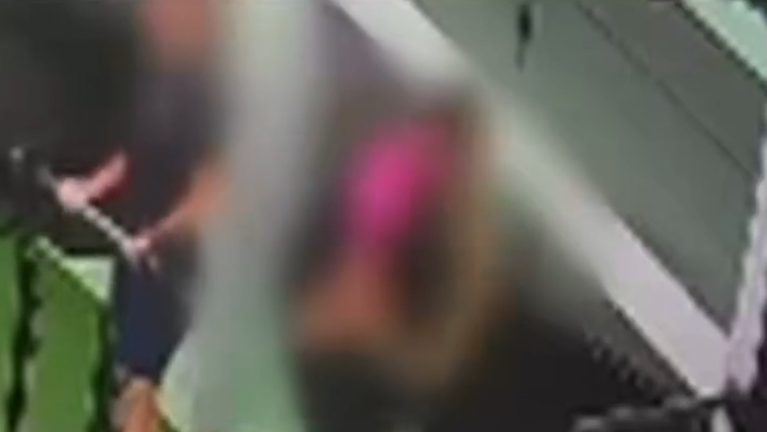 Entrenador ataca a mordiscos a mujer en un gimnasio de Brasil