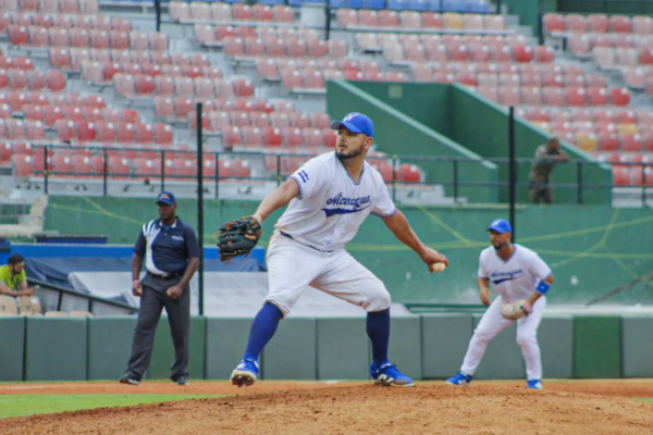 Dílmer coqueteó con el “No-Hitter» y Nicaragua avanza a la súper ronda