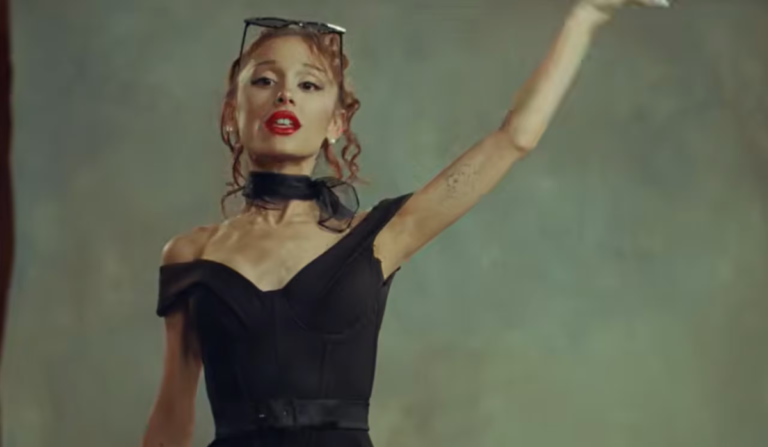 Ariana grande se aleja de los escenarios y pide respeto por su apariencia física