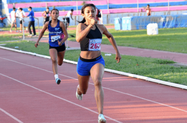 La mujer más rápida de Nicaragua vuelve a hacer historia: María Alejandra Carmona rompe su propia marca