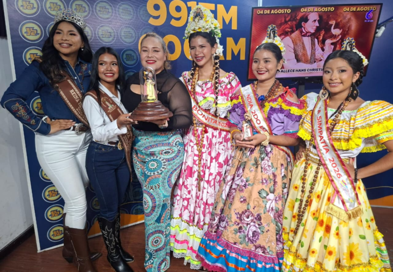 Reinas e Indias Bonitas de Santo Domingo visitan Tu Nueva Radio YA