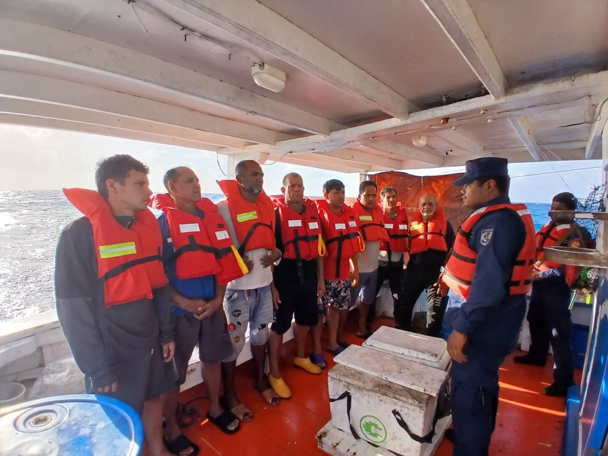 Ejército de Nicaragua rescata a 8 marineros venezolanos a la deriva en el Caribe Norte