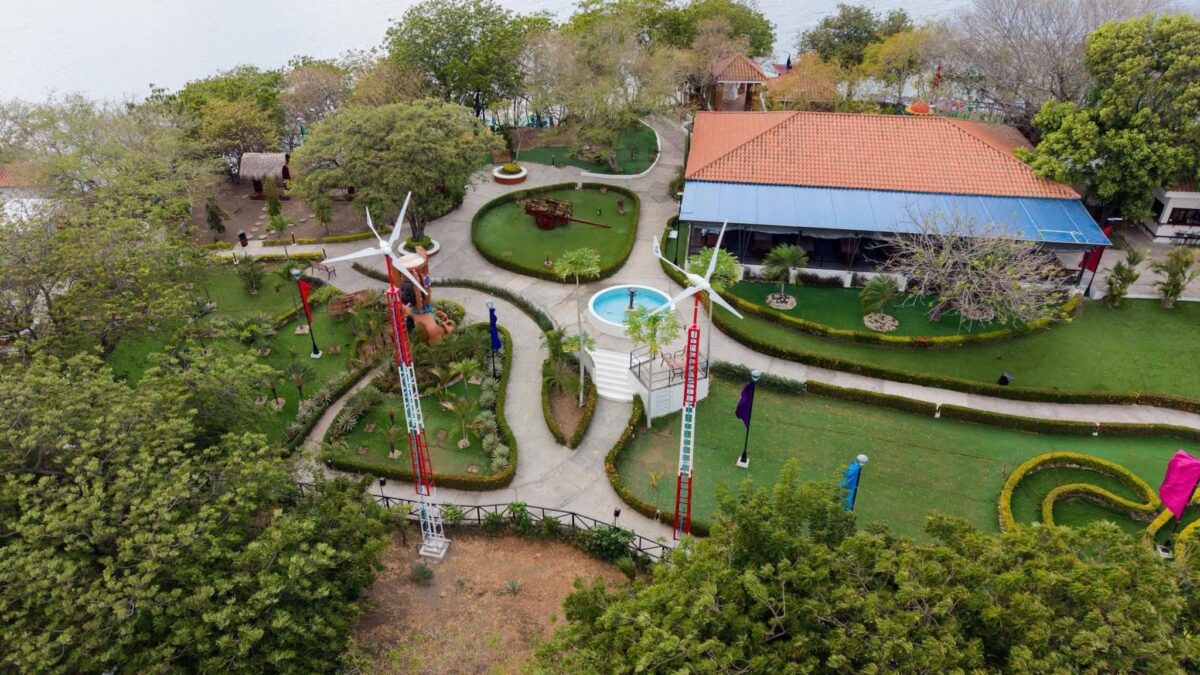 La bellísima isla del amor en Managua