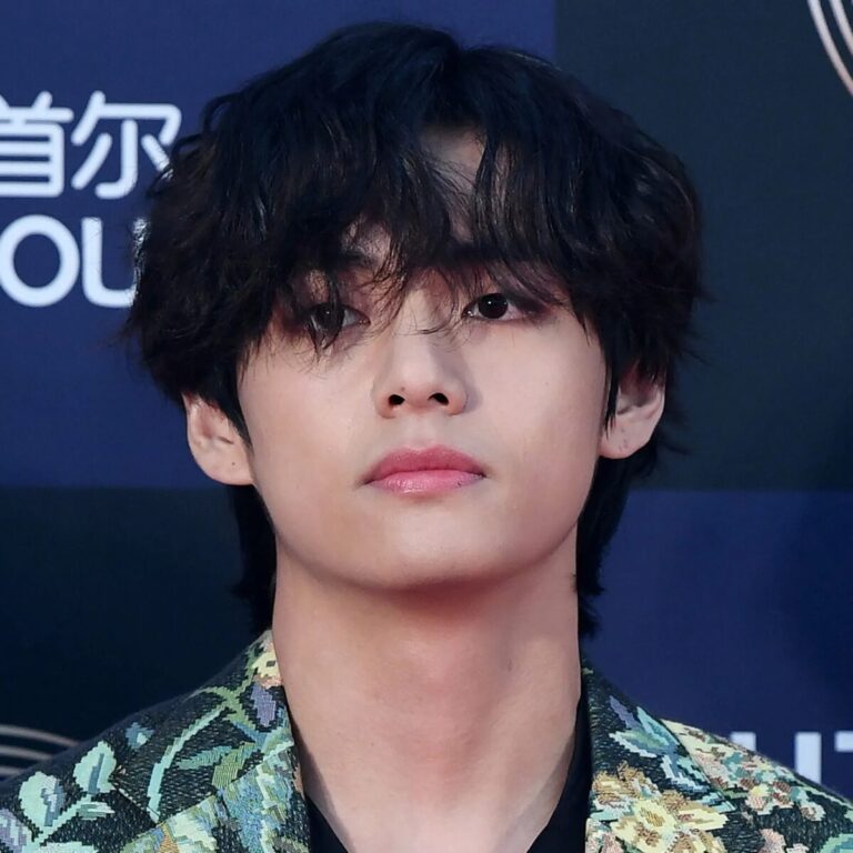 V de BTS revela importante pérdida de audición en plena gira mundial