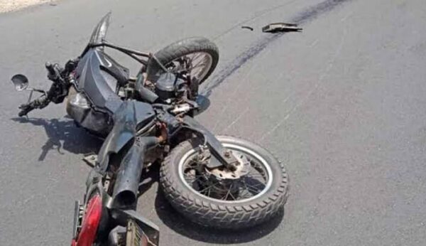 Motociclista y acompañante perecen en violenta colisión contra un camioneta en Masaya