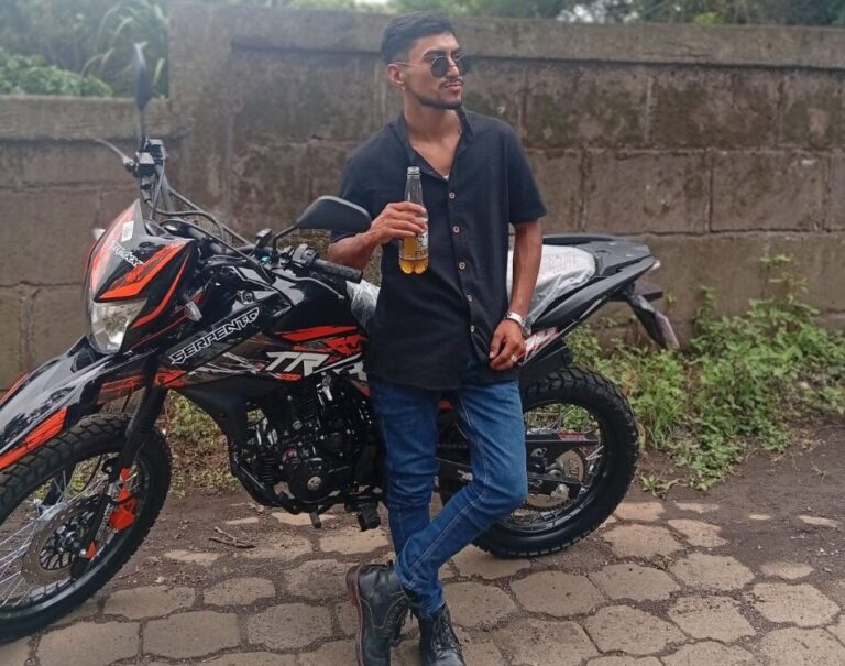 Muere en Managua joven caraceño tras chocar en moto nueva contra un poste