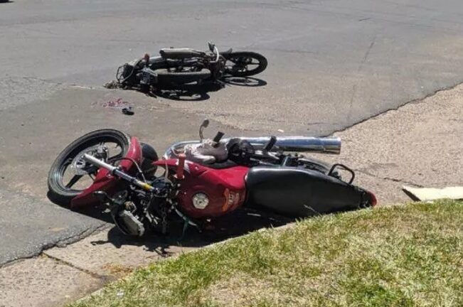 Muere motociclista y deja grave a pareja en choque en Xiloá