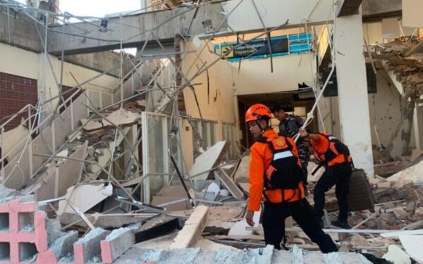 Indonesia eleva a 53 los muertos tras potente terremoto en Flores