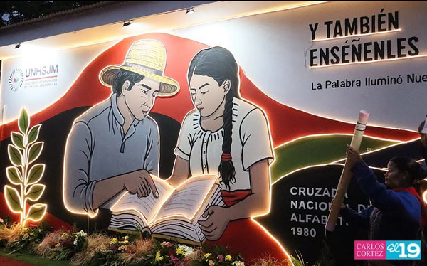 Universidad rinde homenaje a la Cruzada de Alfabetización con mural 3D