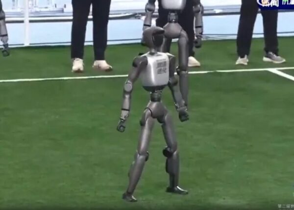 Robot chino anota en Beijing y festeja con el Siu de Cristiano Ronaldo