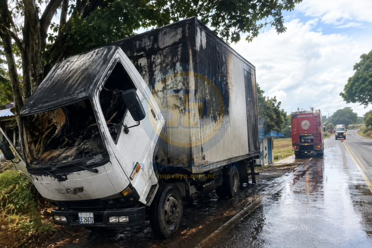 Camión repartidor se incendia en San Benito y deja pérdidas de C$253 mil
