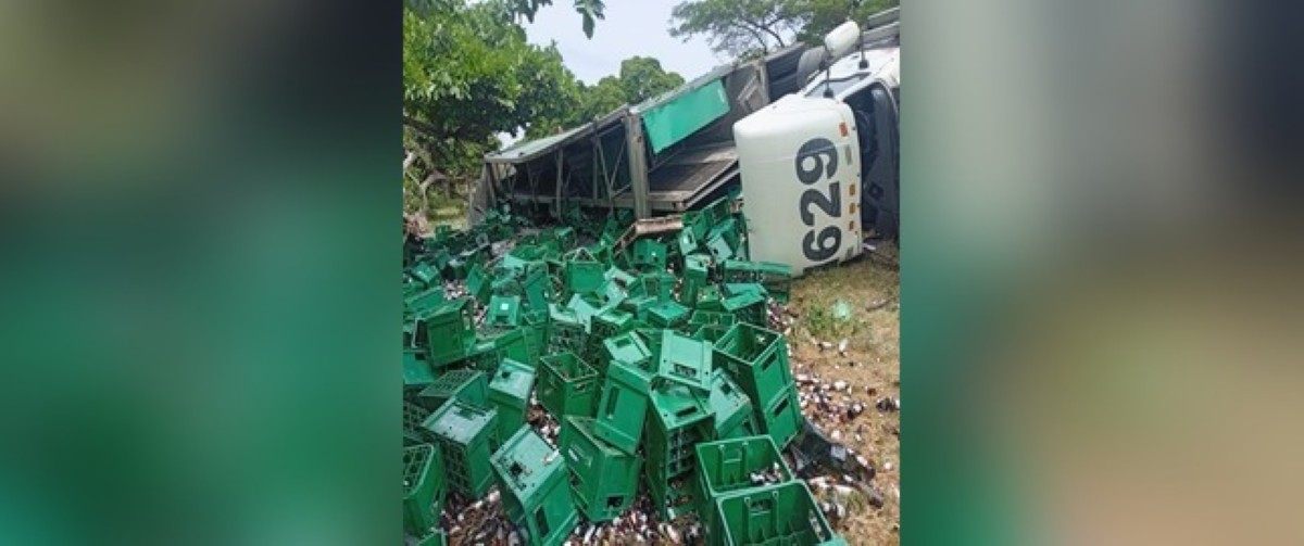 Nagarote: Conductor lesionado al volcar cabezal cargado con más de mil cajillas de cerveza
