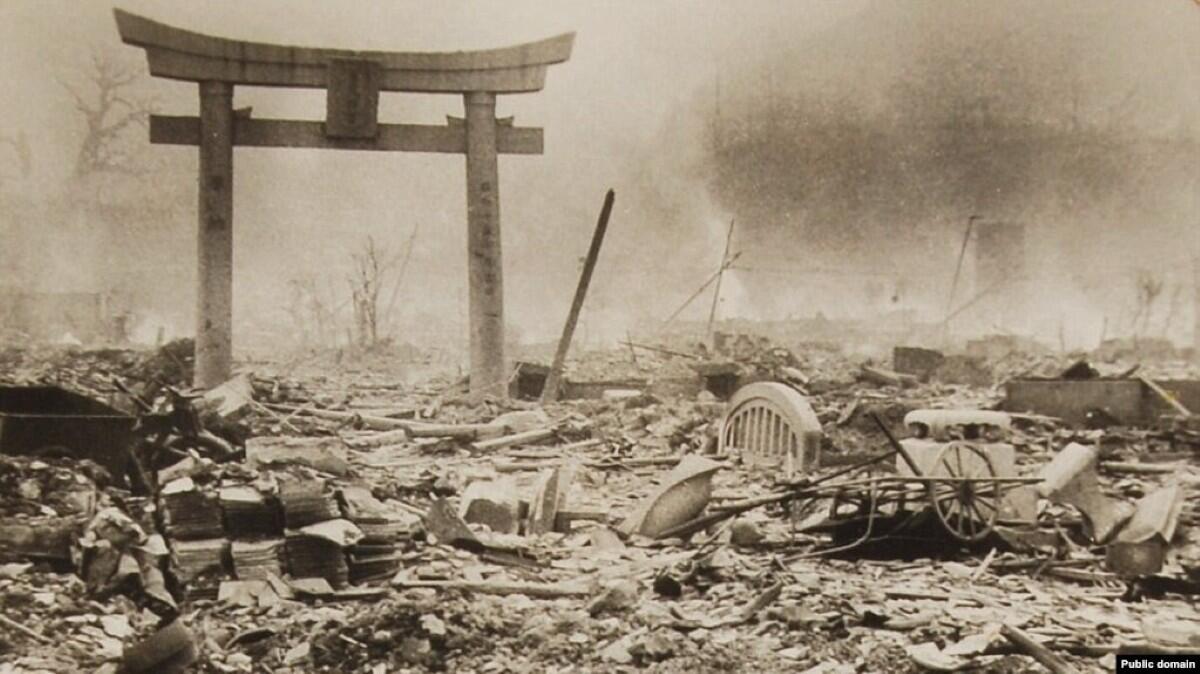 Paisaje de Nagasaki después de la explosión nuclear de agosto de 1945