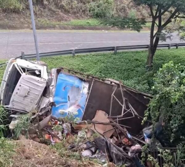 Vuelco de camión en Quilalí deja varios lesionados y daños materiales