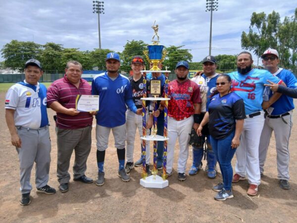 INE se corona campeón por tercera ocasión del campeonato del torneo de sóftbol