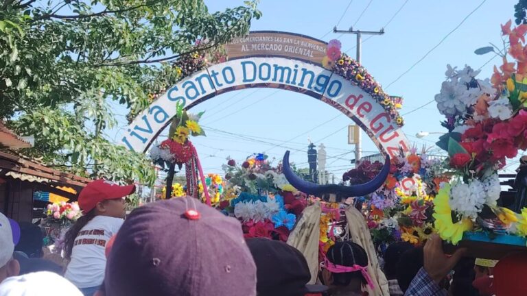 Santo Domingo vuelve a Las Sierritas y miles lo despiden en Managua