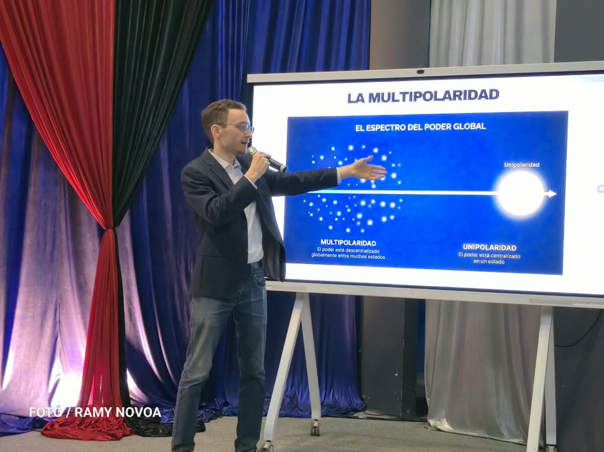 Ben Norton participa en encuentro con Universidades Pueblo Presidente