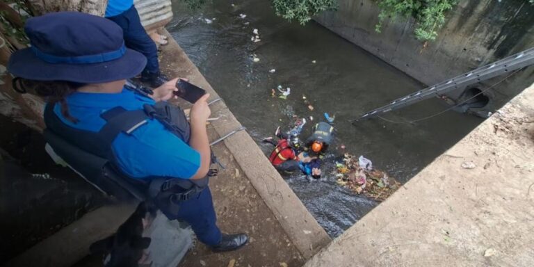Mecánico termina al fondo de cauce mientras «empinaba el codo» en el barrio Acahualinca