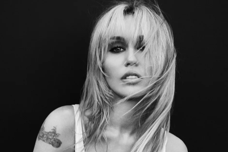 ¡Miley Cyrus deja atrás su famoso apellido y ahora quiere que la llamen solo “Miley”!